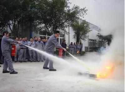 提升消防技能 筑牢安全防線——重慶水泵組織制造系統(tǒng)全體職工開(kāi)展消防技能培訓(xùn)